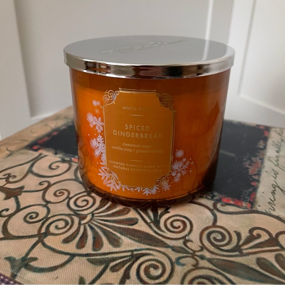White Barn Spiced Gingerbread Three Wick Scented Candle - Picture 6 of 10